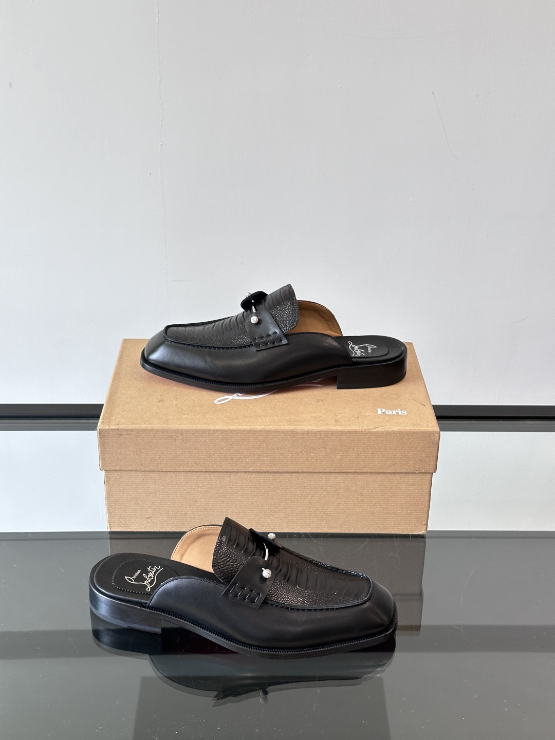 Christia*.Loubouti*高端男士半拖凉鞋。原版真牛皮大红底，意大利进口牛皮大底，头层牛皮，