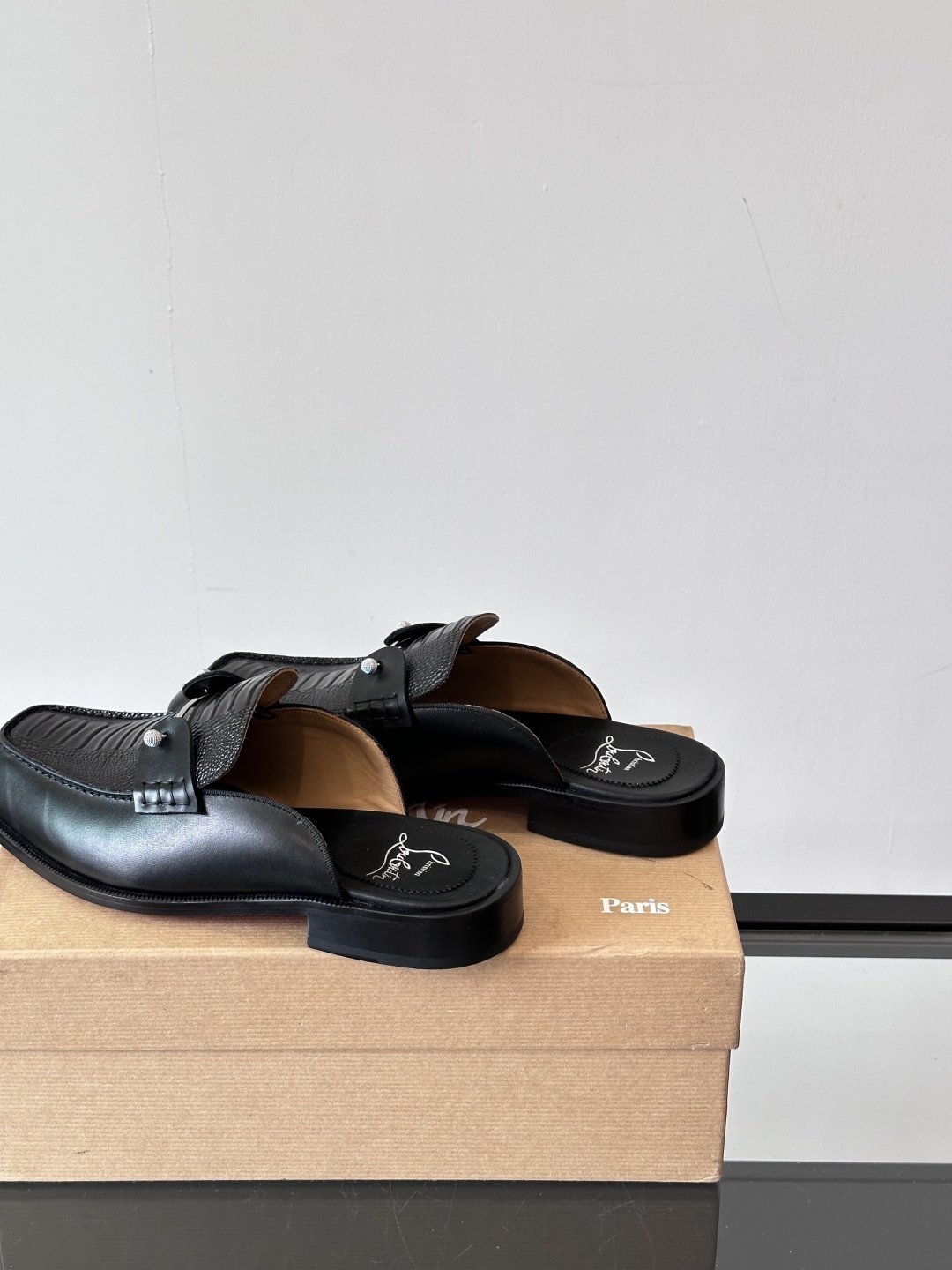 Christia*.Loubouti*高端男士半拖凉鞋。原版真牛皮大红底，意大利进口牛皮大底，头层牛皮，