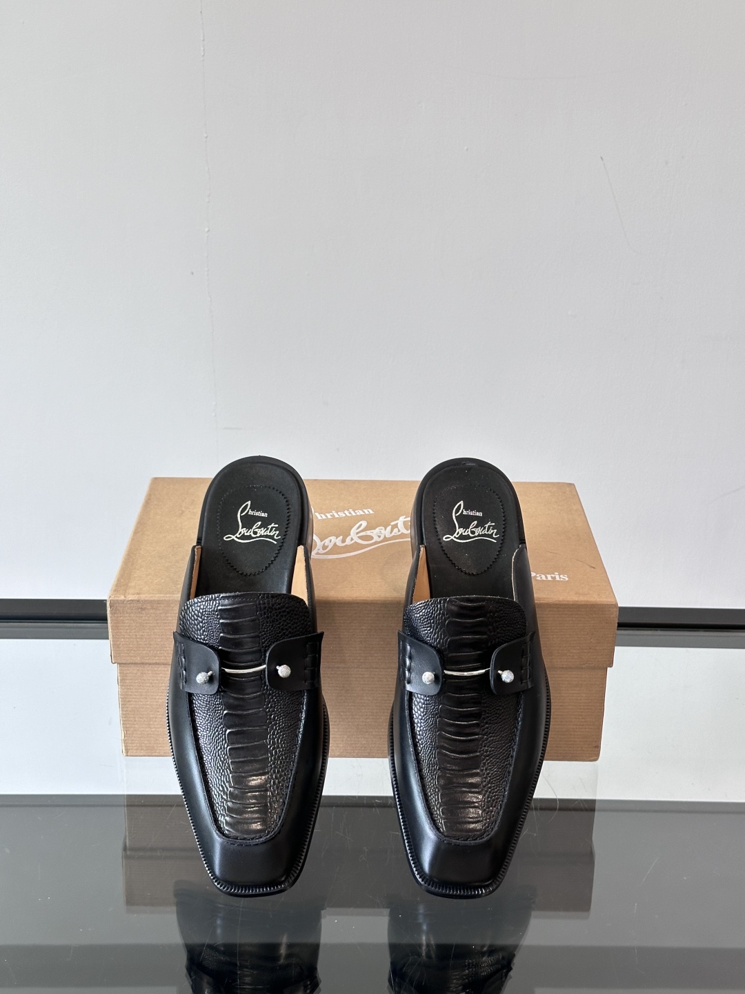 Christia*.Loubouti*高端男士半拖凉鞋。原版真牛皮大红底，意大利进口牛皮大底，头层牛皮，
