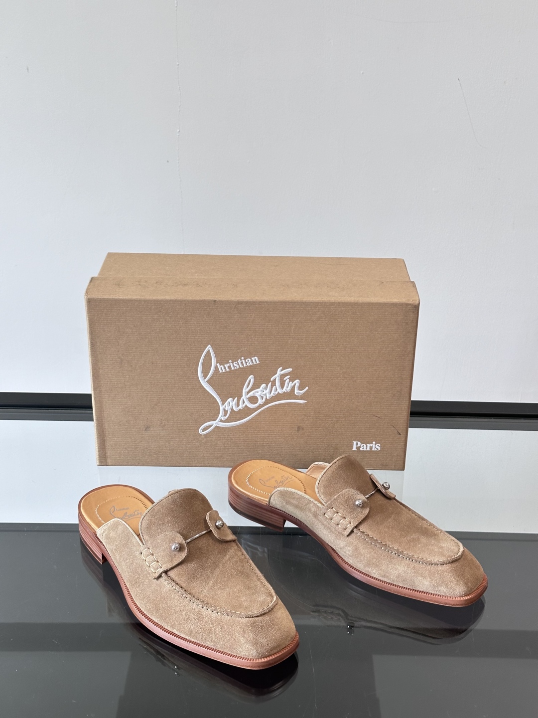 Christia*.Loubouti*高端男士半拖凉鞋。原版真牛皮大红底，意大利进口牛皮大底，头层牛皮，