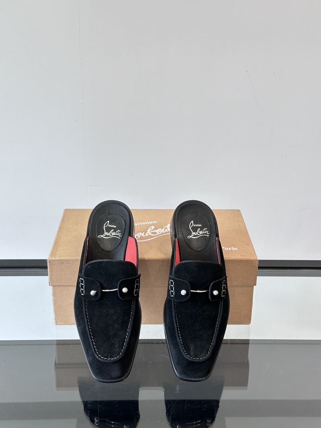 Christia*.Loubouti*高端男士半拖凉鞋。原版真牛皮大红底，意大利进口牛皮大底，头层牛皮，