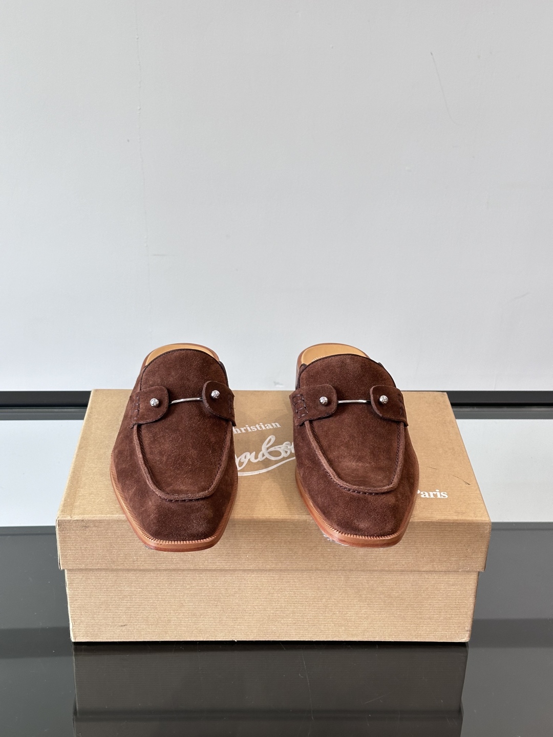 Christia*.Loubouti*高端男士半拖凉鞋。原版真牛皮大红底，意大利进口牛皮大底，头层牛皮，