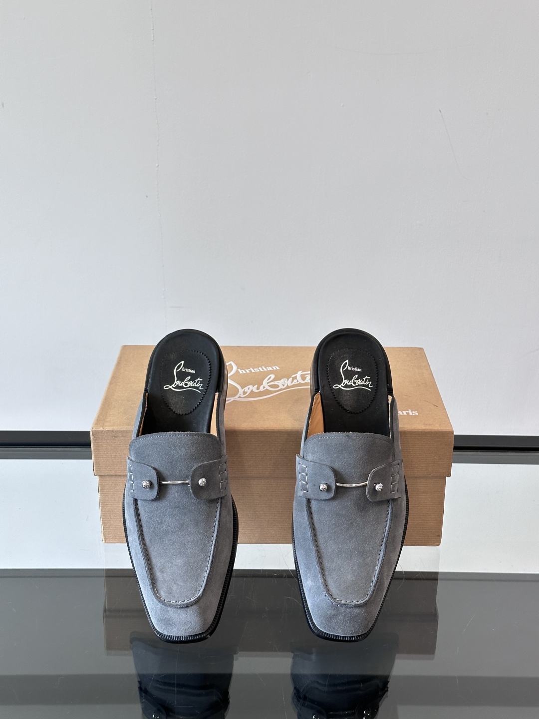 Christia*.Loubouti*高端男士半拖凉鞋。原版真牛皮大红底，意大利进口牛皮大底，头层牛皮，