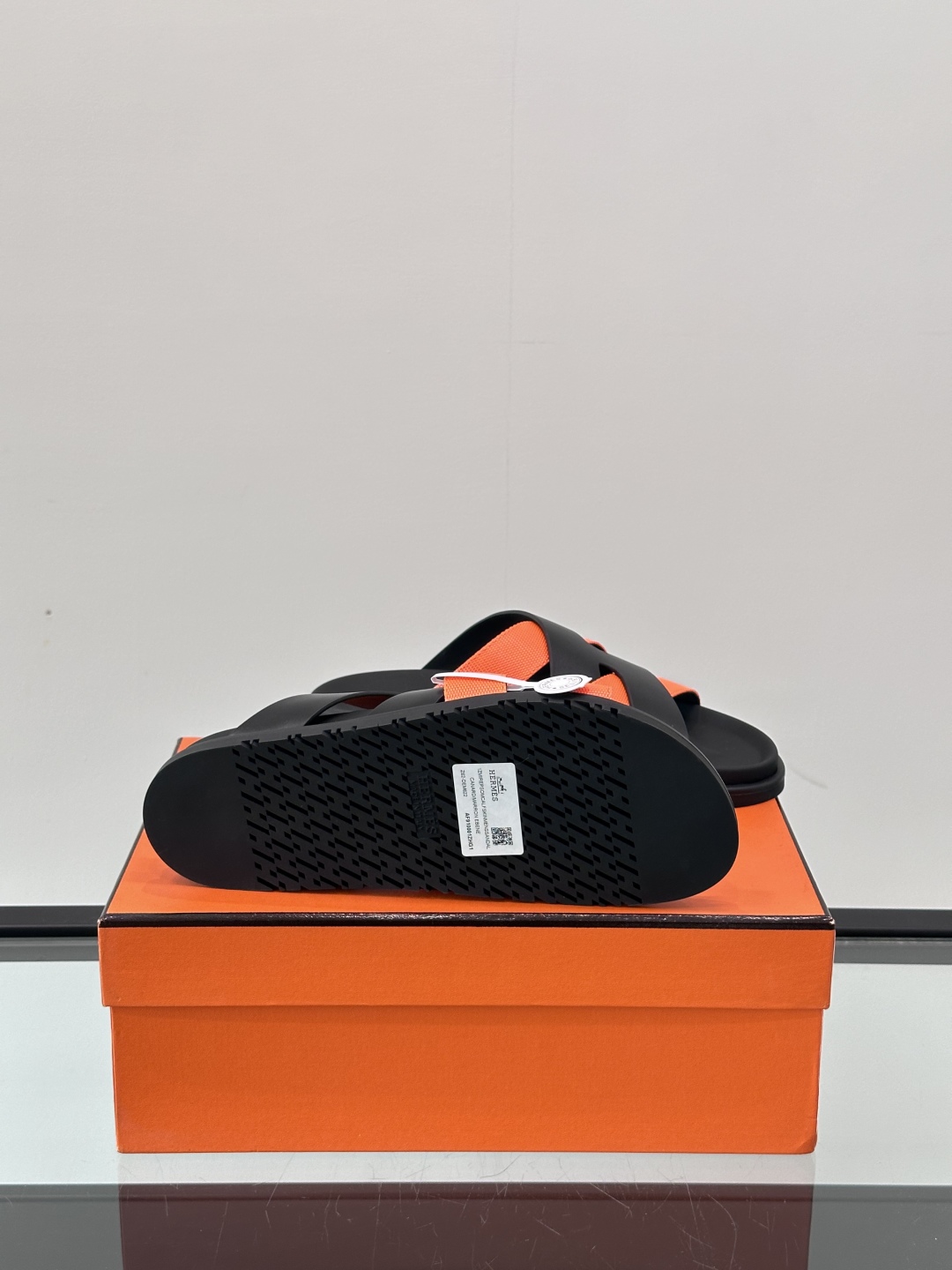 ◾️▫️Hermes 高端真皮男士拖鞋，高品质经典单品，用料上乘考究，版型宽松舒适，推荐入手，鞋面选用进