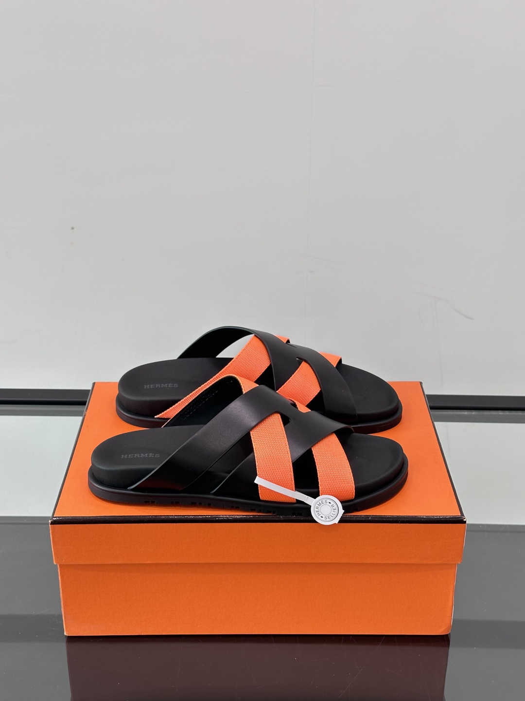 ◾️▫️Hermes 高端真皮男士拖鞋，高品质经典单品，用料上乘考究，版型宽松舒适，推荐入手，鞋面选用进