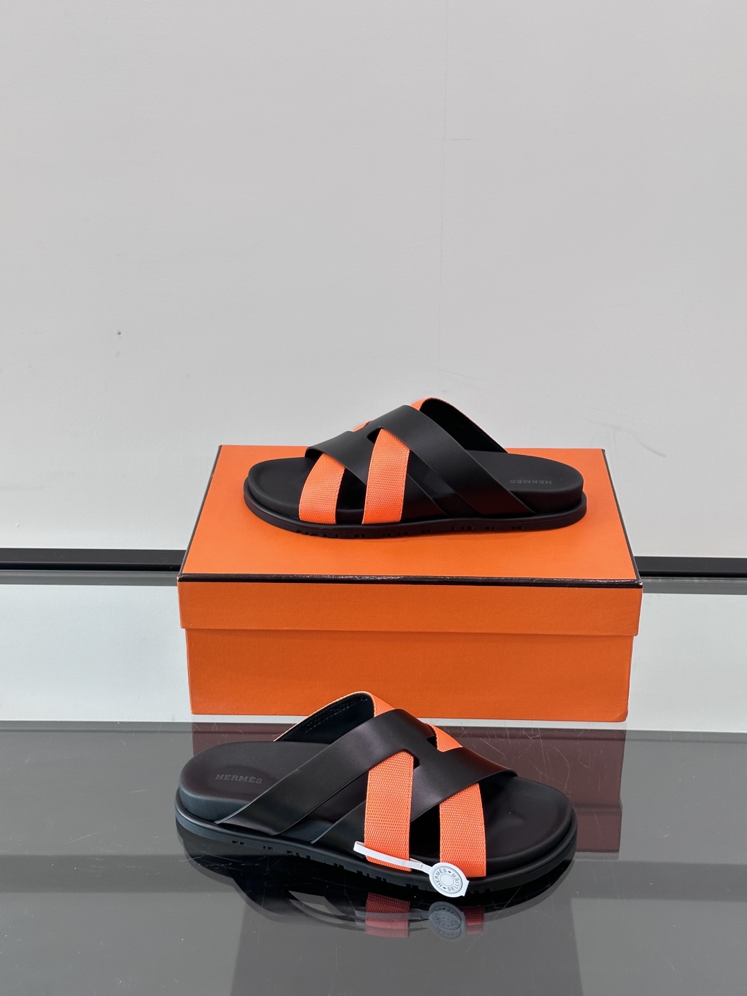 ◾️▫️Hermes 高端真皮男士拖鞋，高品质经典单品，用料上乘考究，版型宽松舒适，推荐入手，鞋面选用进