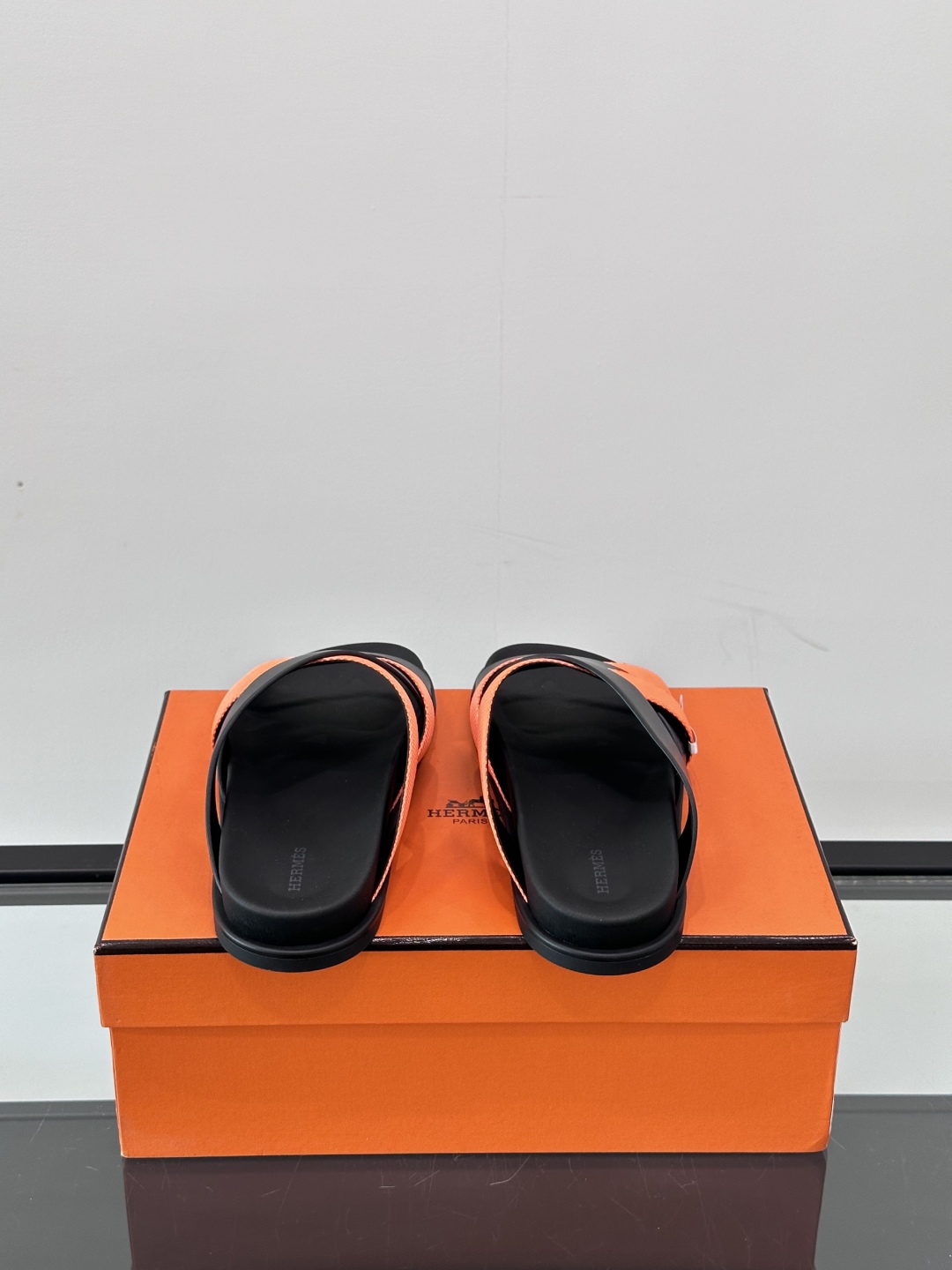 ◾️▫️Hermes 高端真皮男士拖鞋，高品质经典单品，用料上乘考究，版型宽松舒适，推荐入手，鞋面选用进