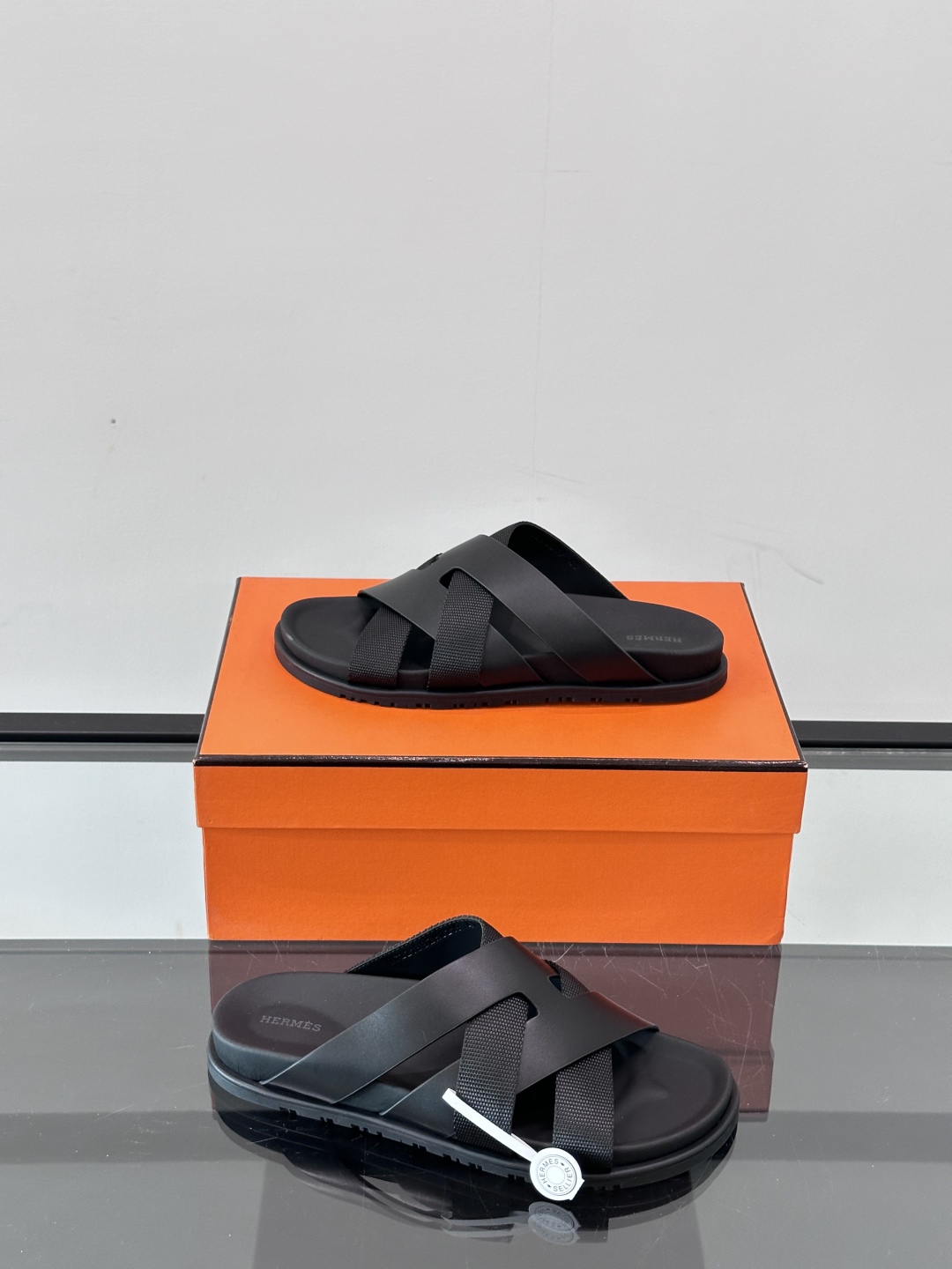 ◾️▫️Hermes 高端真皮男士拖鞋，高品质经典单品，用料上乘考究，版型宽松舒适，推荐入手，鞋面选用进