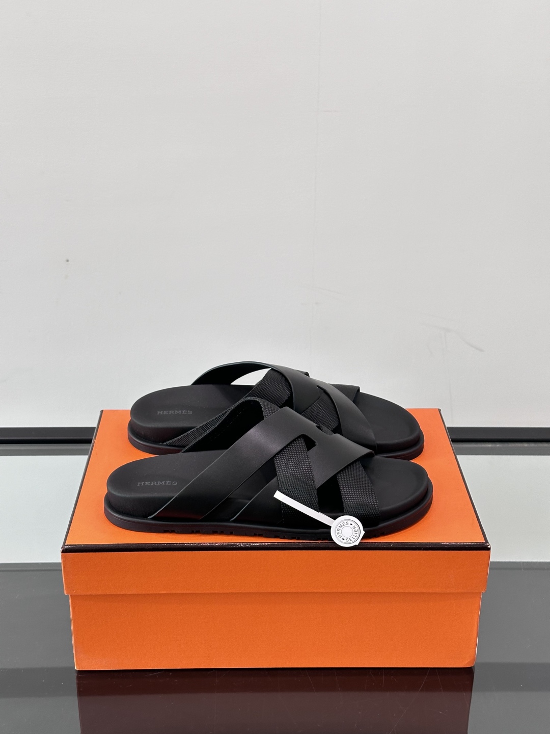 ◾️▫️Hermes 高端真皮男士拖鞋，高品质经典单品，用料上乘考究，版型宽松舒适，推荐入手，鞋面选用进
