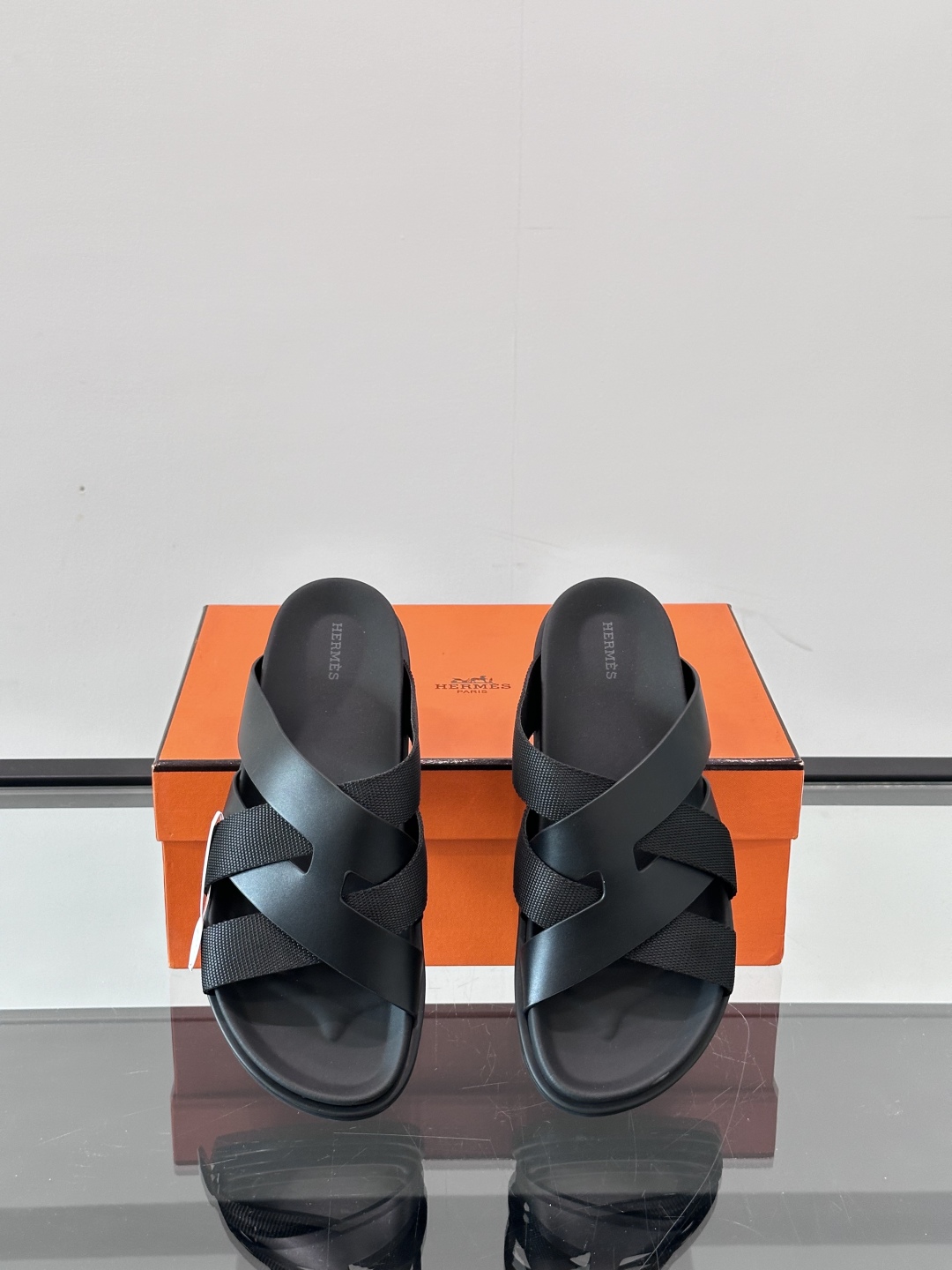 ◾️▫️Hermes 高端真皮男士拖鞋，高品质经典单品，用料上乘考究，版型宽松舒适，推荐入手，鞋面选用进