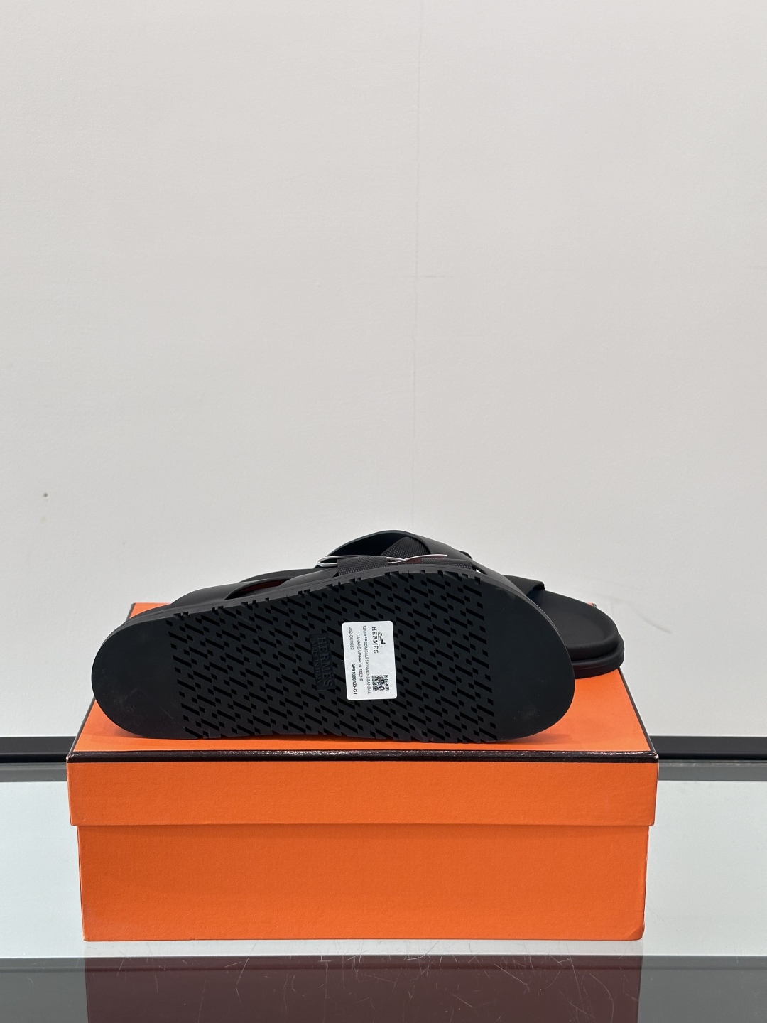 ◾️▫️Hermes 高端真皮男士拖鞋，高品质经典单品，用料上乘考究，版型宽松舒适，推荐入手，鞋面选用进