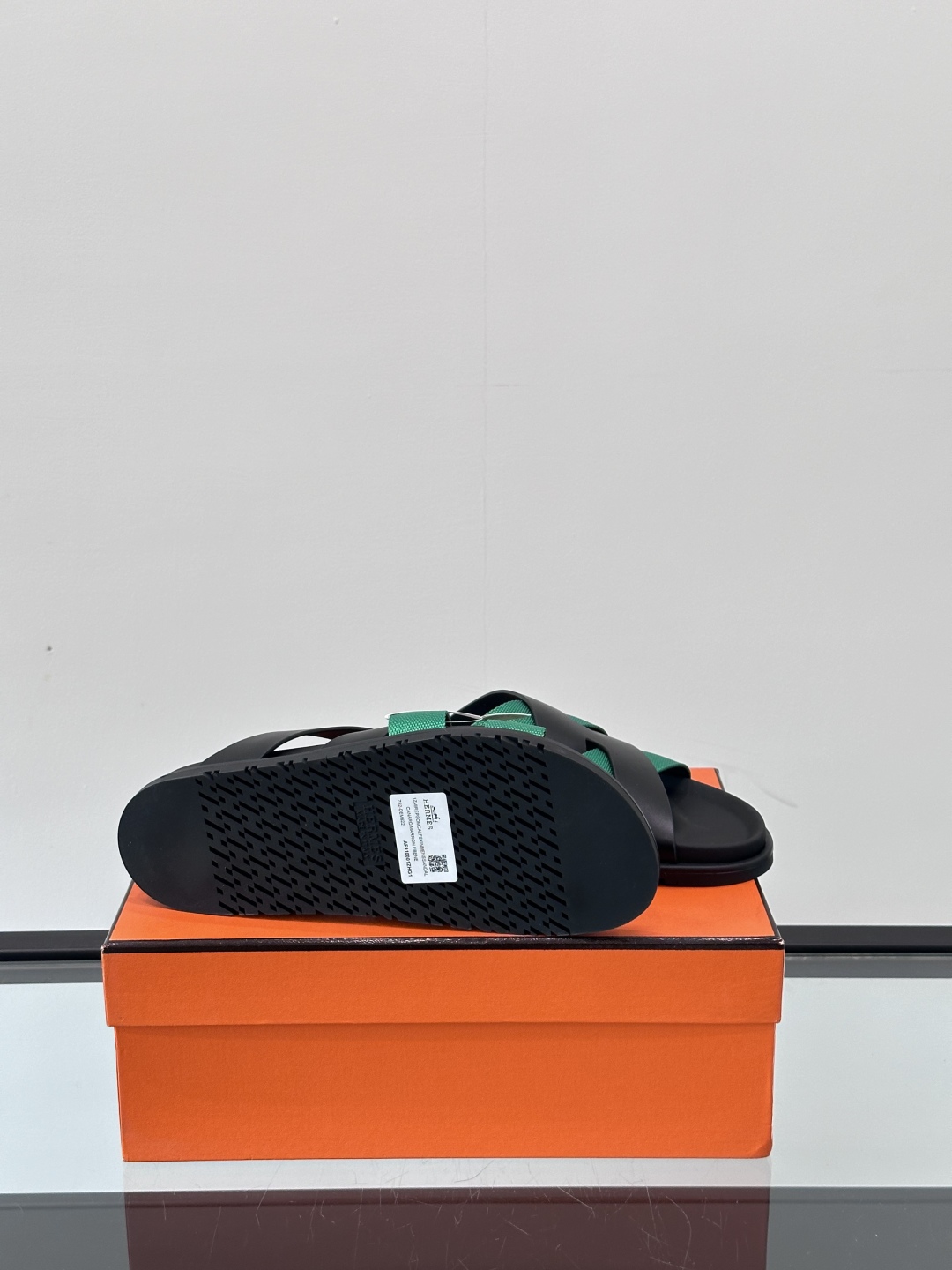◾️▫️Hermes 高端真皮男士拖鞋，高品质经典单品，用料上乘考究，版型宽松舒适，推荐入手，鞋面选用进