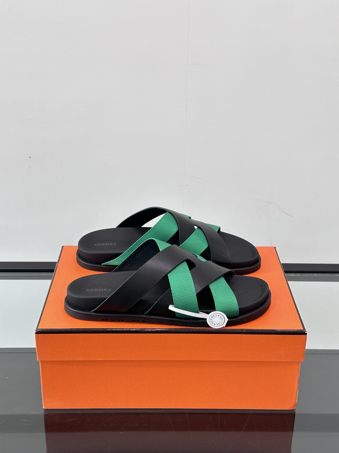 ◾️▫️Hermes 高端真皮男士拖鞋，高品质经典单品，用料上乘考究，版型宽松舒适，推荐入手，鞋面选用进