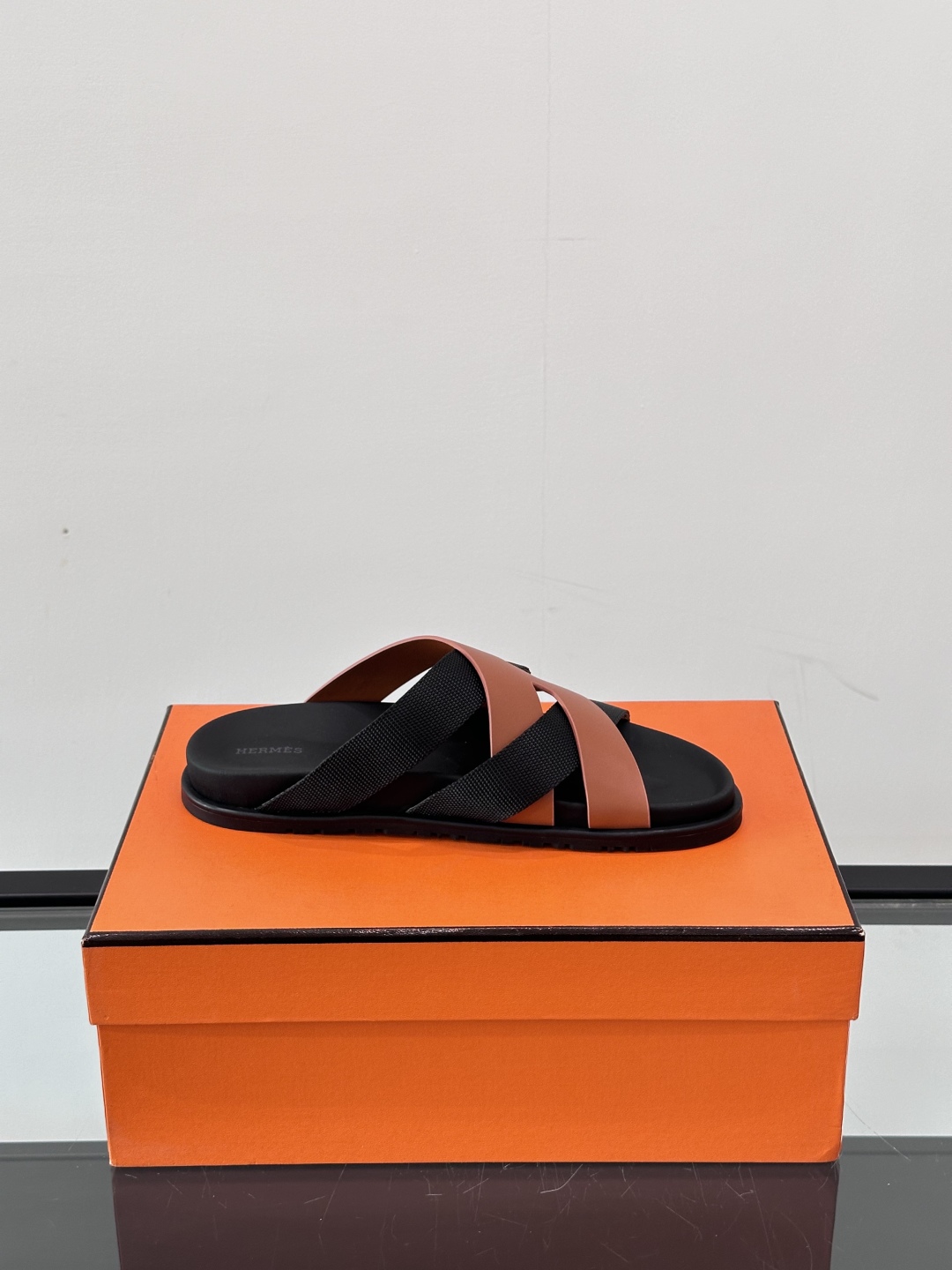 ◾️▫️Hermes 高端真皮男士拖鞋，高品质经典单品，用料上乘考究，版型宽松舒适，推荐入手，鞋面选用进