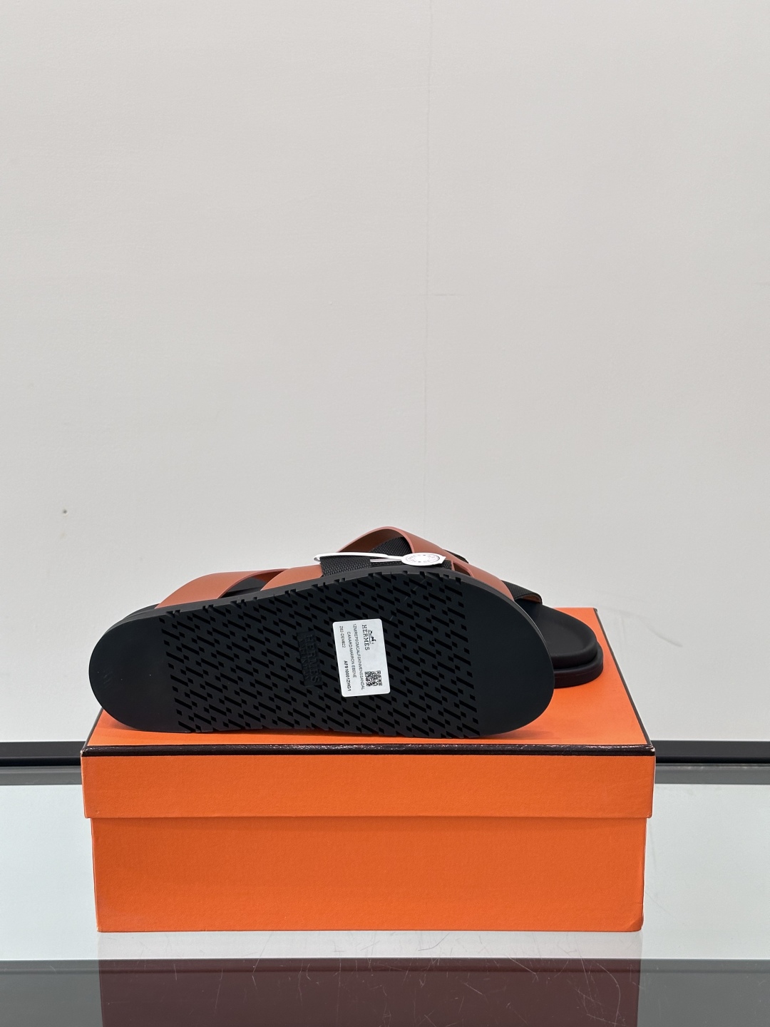 ◾️▫️Hermes 高端真皮男士拖鞋，高品质经典单品，用料上乘考究，版型宽松舒适，推荐入手，鞋面选用进