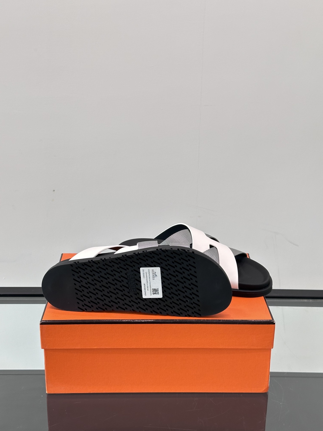 ◾️▫️Hermes 高端真皮男士拖鞋，高品质经典单品，用料上乘考究，版型宽松舒适，推荐入手，鞋面选用进
