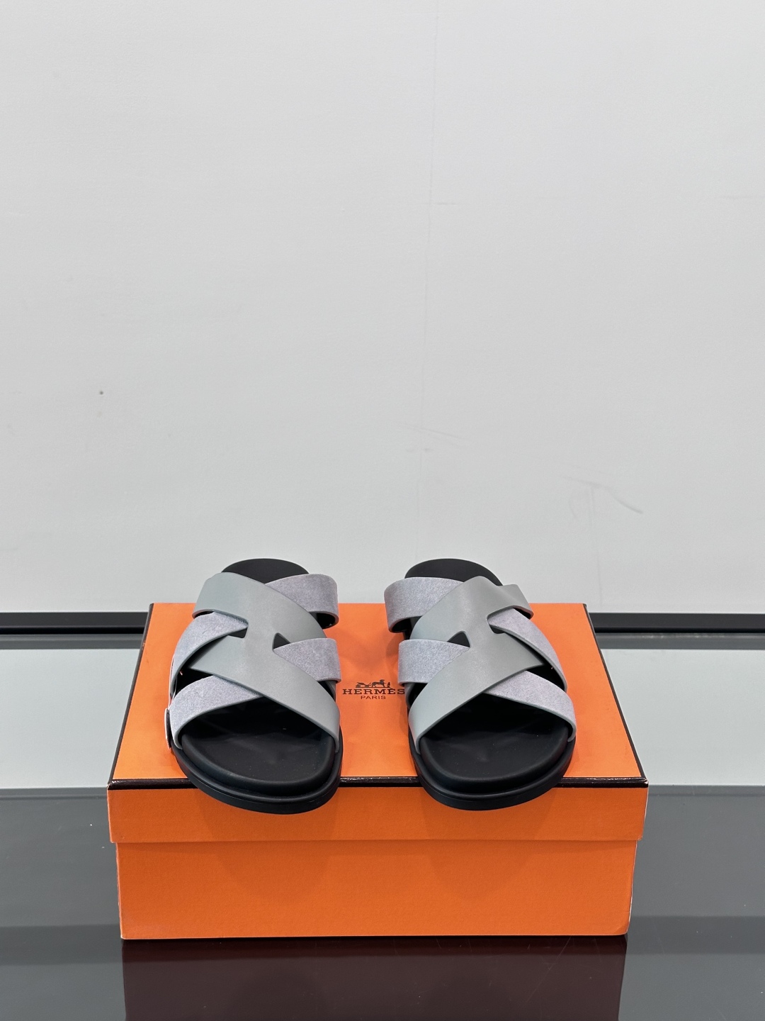 ◾️▫️Hermes 高端真皮男士拖鞋，高品质经典单品，用料上乘考究，版型宽松舒适，推荐入手，鞋面选用进
