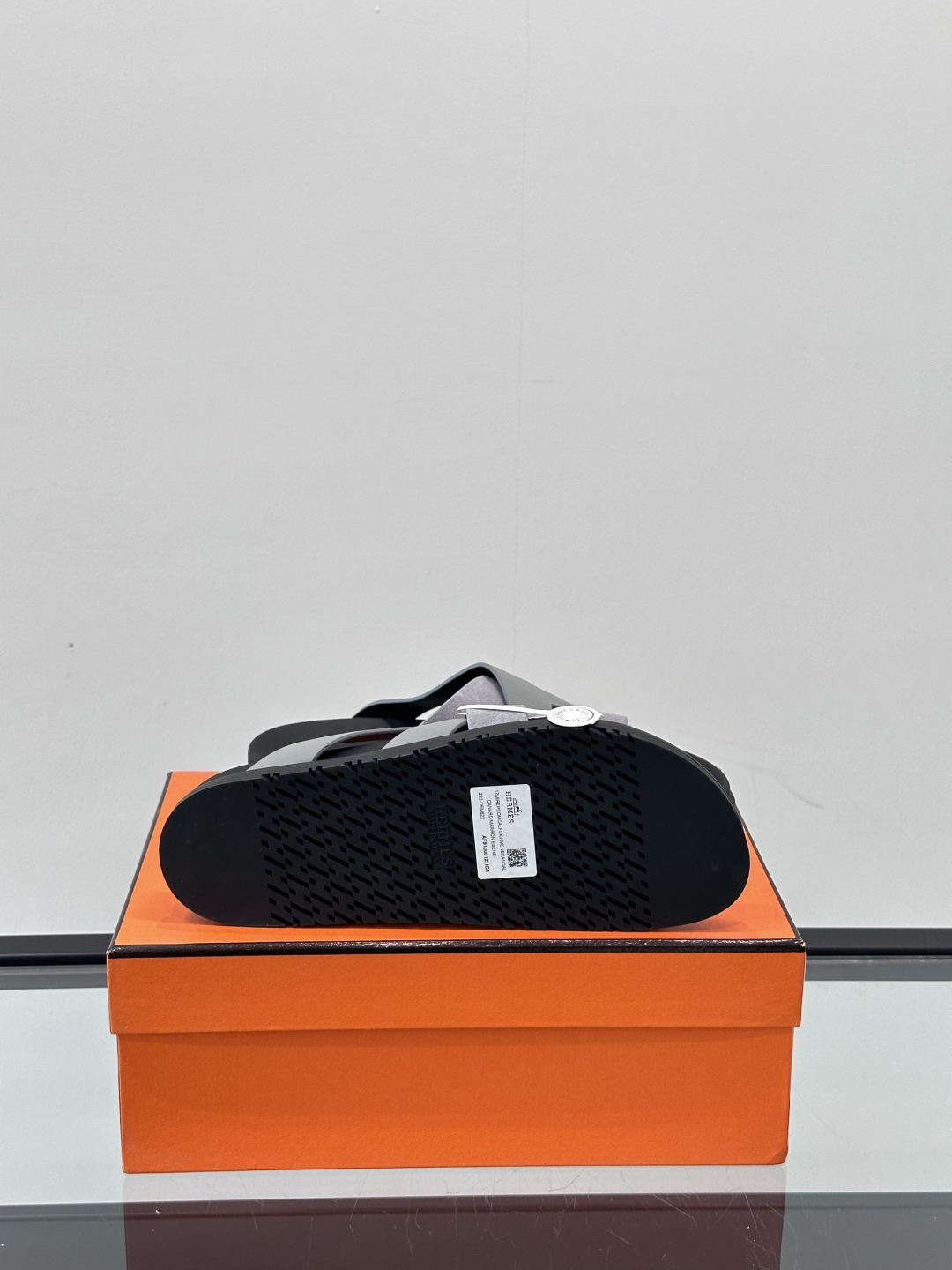 ◾️▫️Hermes 高端真皮男士拖鞋，高品质经典单品，用料上乘考究，版型宽松舒适，推荐入手，鞋面选用进