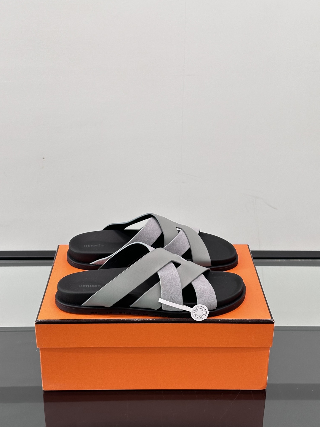 ◾️▫️Hermes 高端真皮男士拖鞋，高品质经典单品，用料上乘考究，版型宽松舒适，推荐入手，鞋面选用进