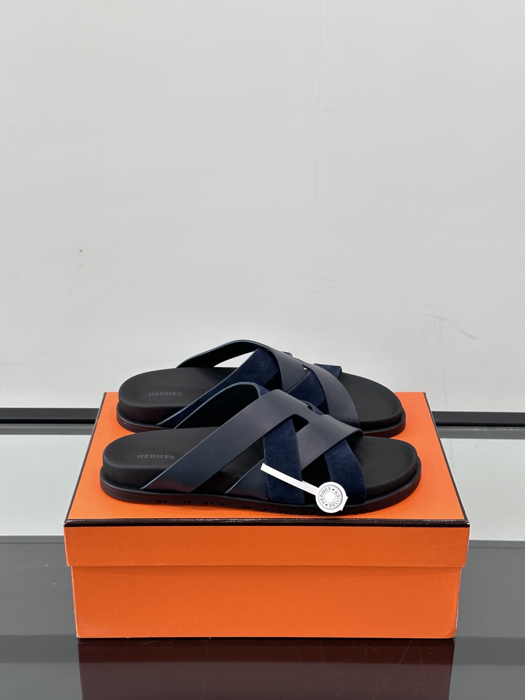 ◾️▫️Hermes 高端真皮男士拖鞋，高品质经典单品，用料上乘考究，版型宽松舒适，推荐入手，鞋面选用进