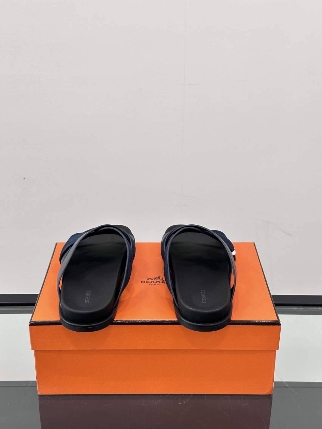 ◾️▫️Hermes 高端真皮男士拖鞋，高品质经典单品，用料上乘考究，版型宽松舒适，推荐入手，鞋面选用进