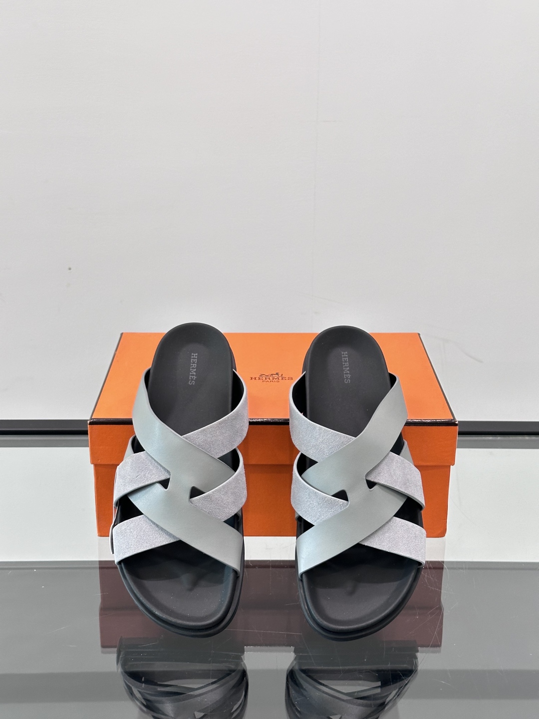 ◾️▫️Hermes 高端真皮男士拖鞋，高品质经典单品，用料上乘考究，版型宽松舒适，推荐入手，鞋面选用进