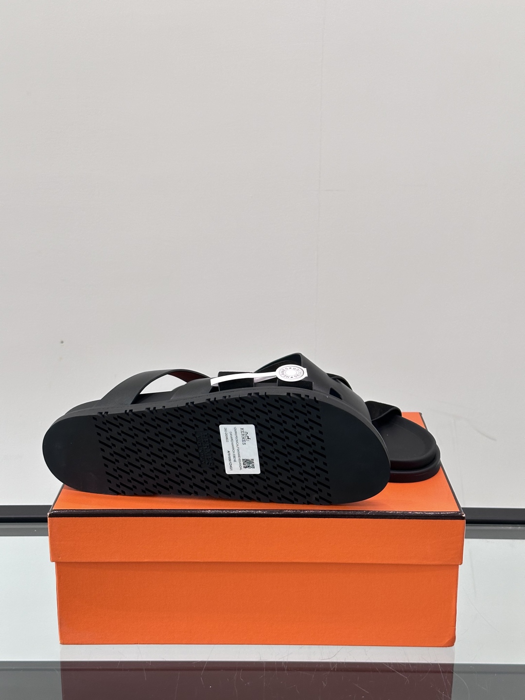 ◾️▫️Hermes 高端真皮男士拖鞋，高品质经典单品，用料上乘考究，版型宽松舒适，推荐入手，鞋面选用进
