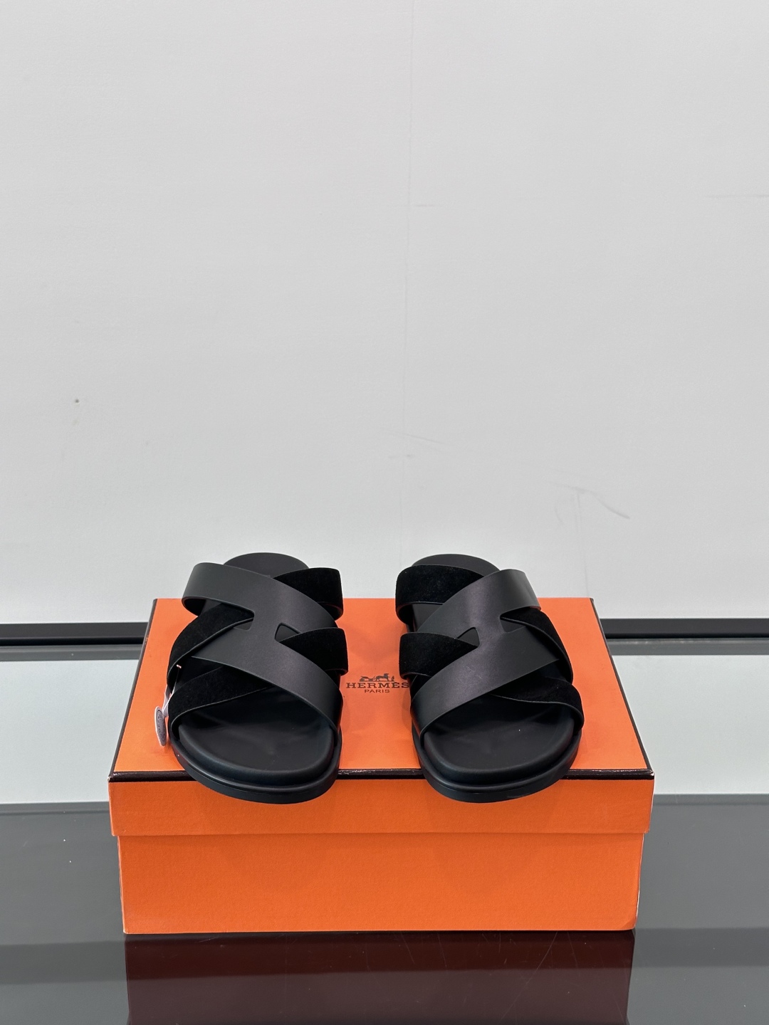 ◾️▫️Hermes 高端真皮男士拖鞋，高品质经典单品，用料上乘考究，版型宽松舒适，推荐入手，鞋面选用进