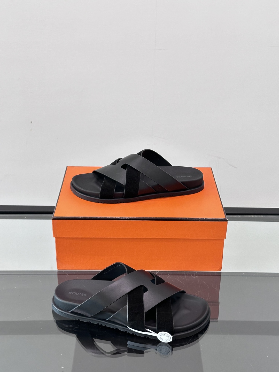 ◾️▫️Hermes 高端真皮男士拖鞋，高品质经典单品，用料上乘考究，版型宽松舒适，推荐入手，鞋面选用进