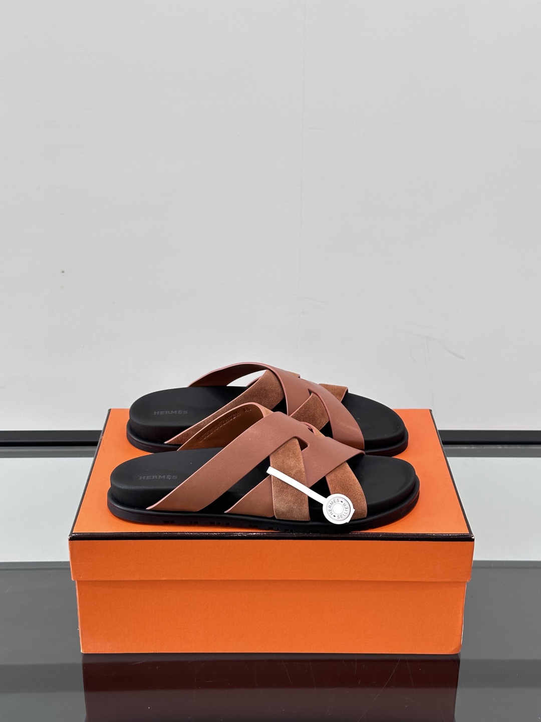 ◾️▫️Hermes 高端真皮男士拖鞋，高品质经典单品，用料上乘考究，版型宽松舒适，推荐入手，鞋面选用进
