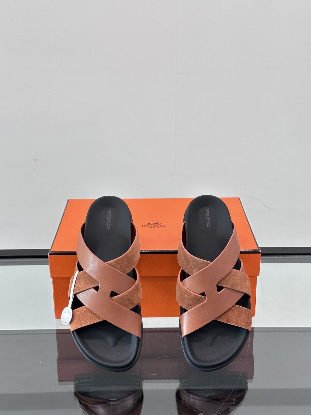 ◾️▫️Hermes 高端真皮男士拖鞋，高品质经典单品，用料上乘考究，版型宽松舒适，推荐入手，鞋面选用进