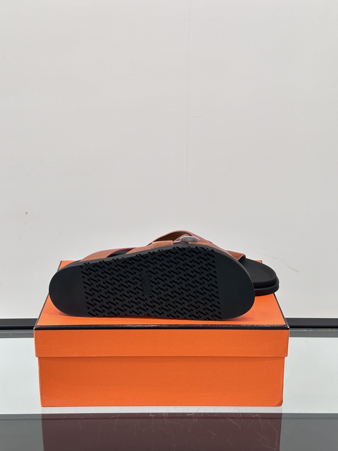 ◾️▫️Hermes 高端真皮男士拖鞋，高品质经典单品，用料上乘考究，版型宽松舒适，推荐入手，鞋面选用进