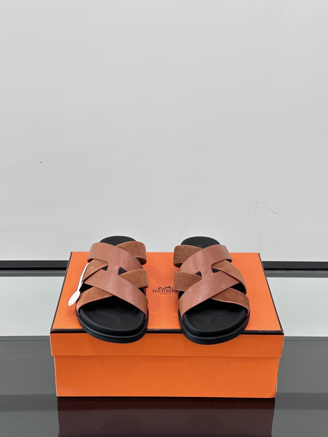 ◾️▫️Hermes 高端真皮男士拖鞋，高品质经典单品，用料上乘考究，版型宽松舒适，推荐入手，鞋面选用进
