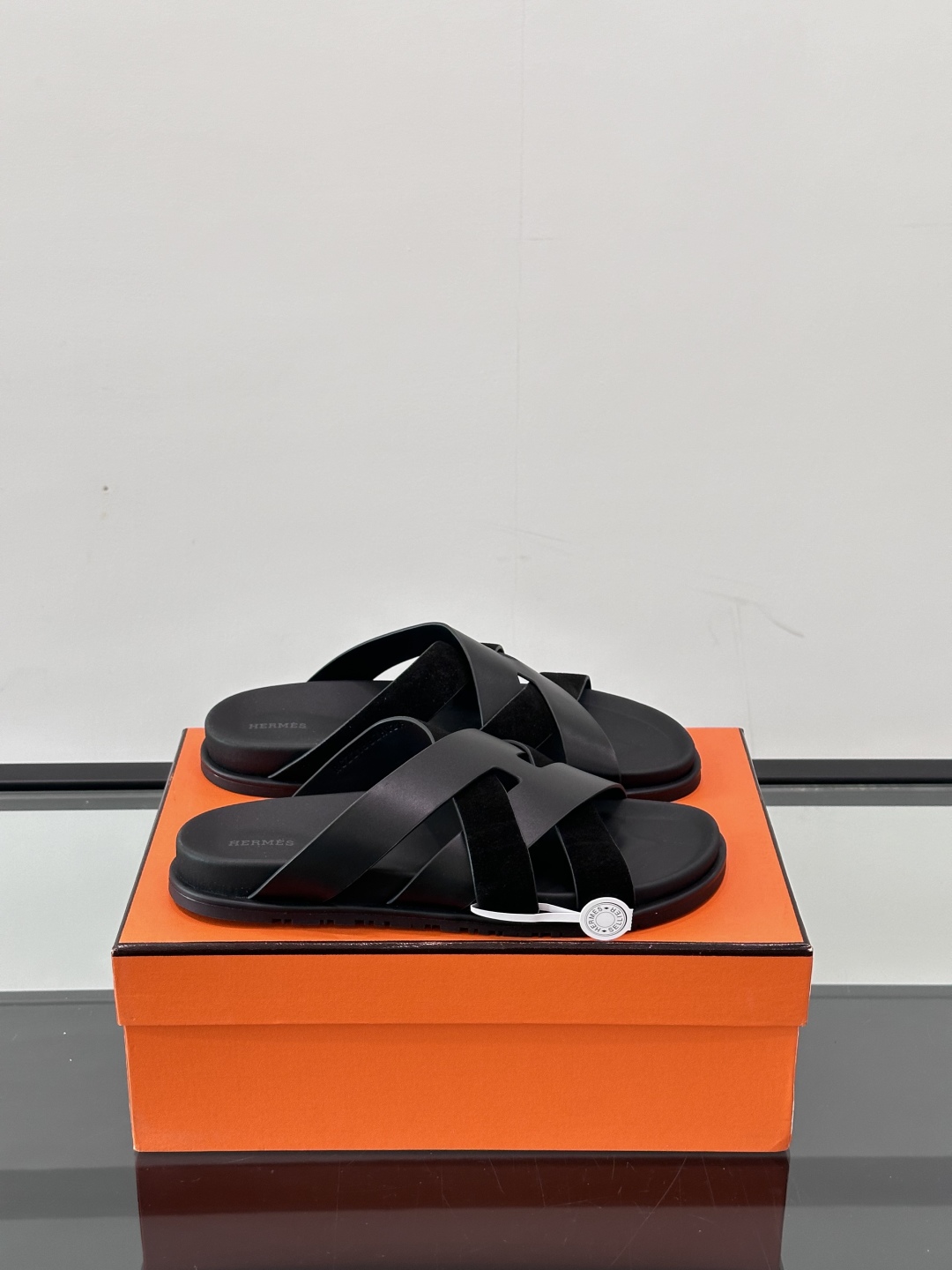 ◾️▫️Hermes 高端真皮男士拖鞋，高品质经典单品，用料上乘考究，版型宽松舒适，推荐入手，鞋面选用进