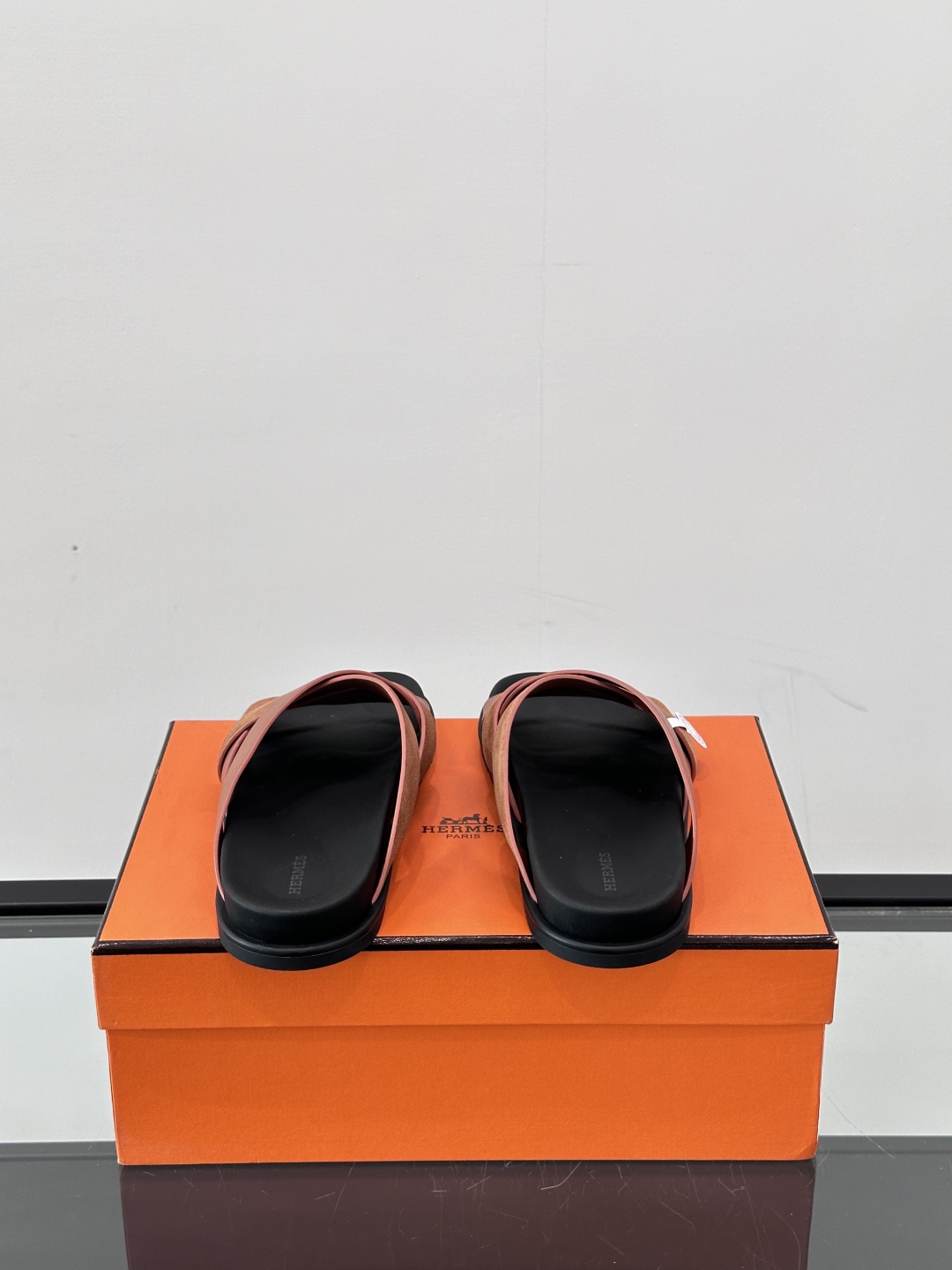 ◾️▫️Hermes 高端真皮男士拖鞋，高品质经典单品，用料上乘考究，版型宽松舒适，推荐入手，鞋面选用进