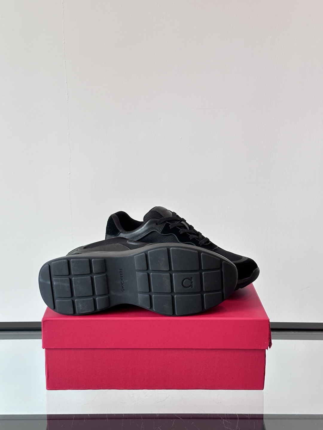 Ferragam/菲拉格慕 男士新款网面透气拼接小牛皮休闲运动鞋👟运动休闲款 时尚百搭 拼色经典搭配 采