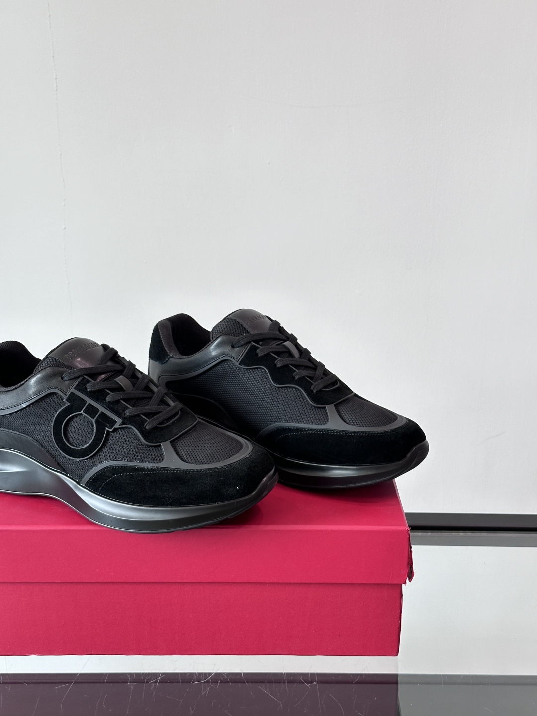 Ferragam/菲拉格慕 男士新款网面透气拼接小牛皮休闲运动鞋👟运动休闲款 时尚百搭 拼色经典搭配 采