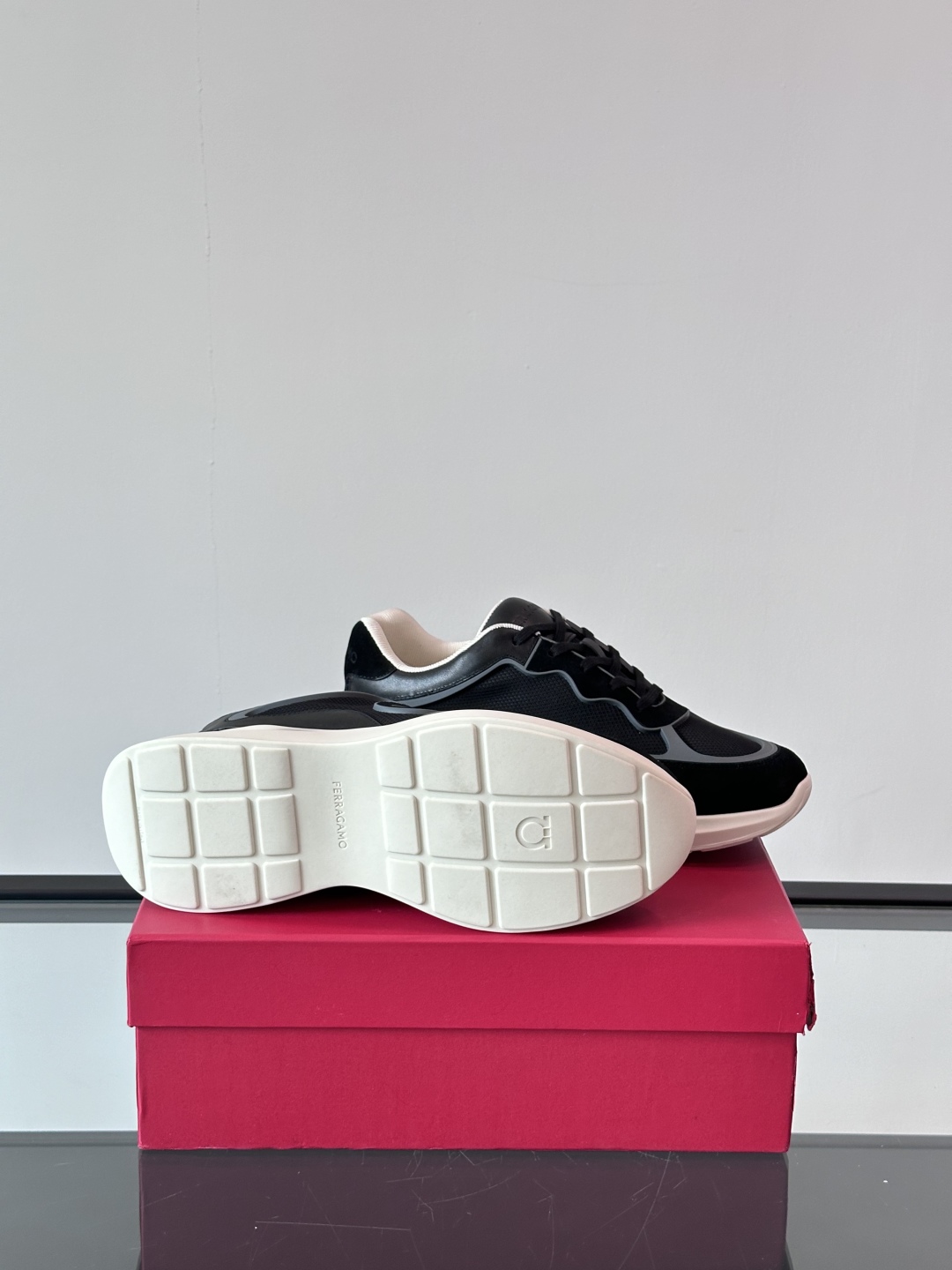 Ferragam/菲拉格慕 男士新款网面透气拼接小牛皮休闲运动鞋👟运动休闲款 时尚百搭 拼色经典搭配 采