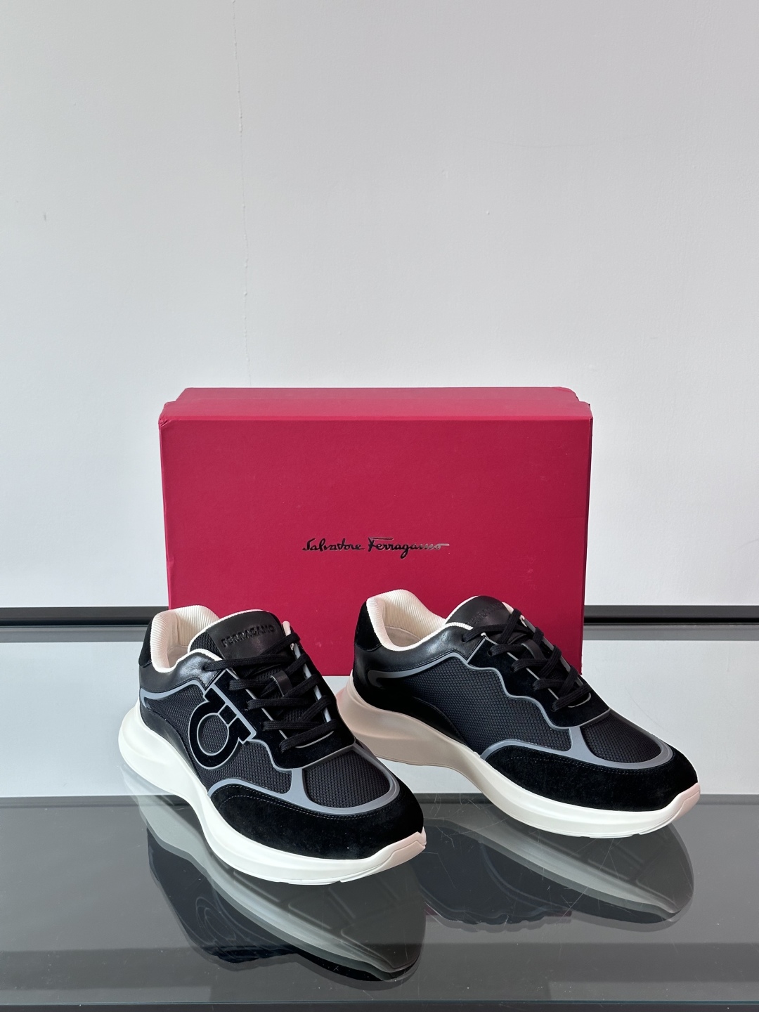 Ferragam/菲拉格慕 男士新款网面透气拼接小牛皮休闲运动鞋👟运动休闲款 时尚百搭 拼色经典搭配 采