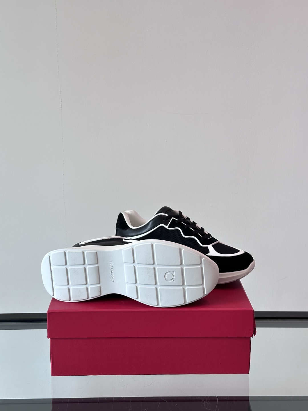 Ferragam/菲拉格慕 男士新款网面透气拼接小牛皮休闲运动鞋👟运动休闲款 时尚百搭 拼色经典搭配 采