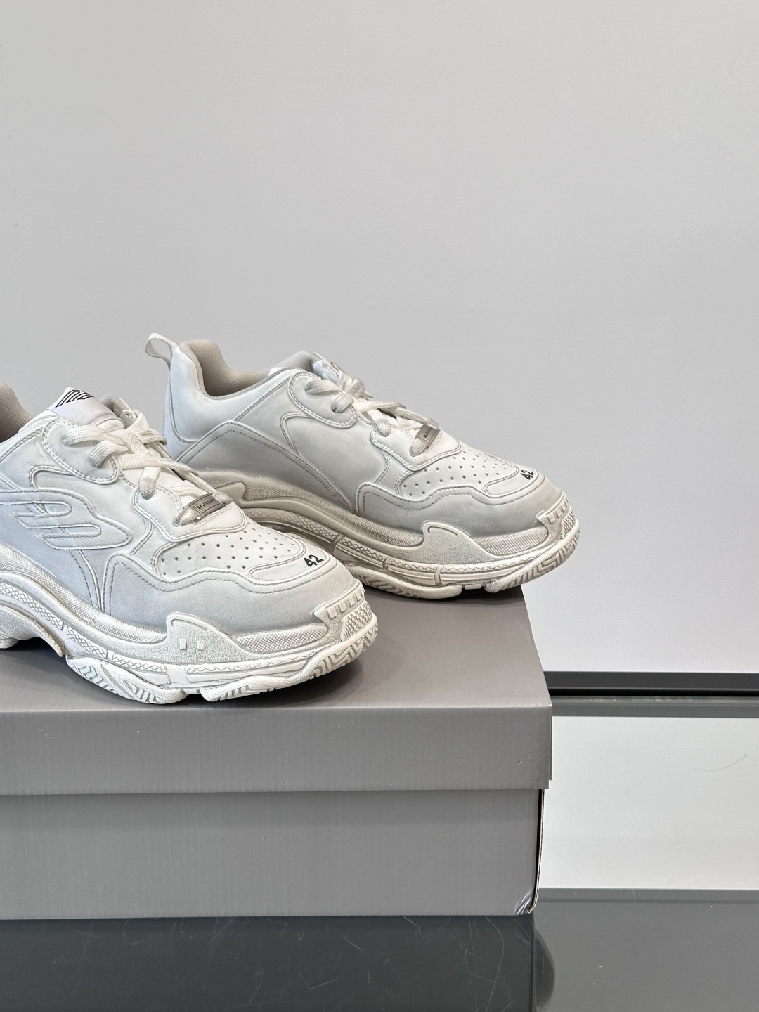 𝐁𝐀𝐋𝐄𝐍𝐂𝐈𝐀𝐆𝐀 🔥巴黎世家新款Triple S撞上3B Sports Icon
今天给你们带来一款