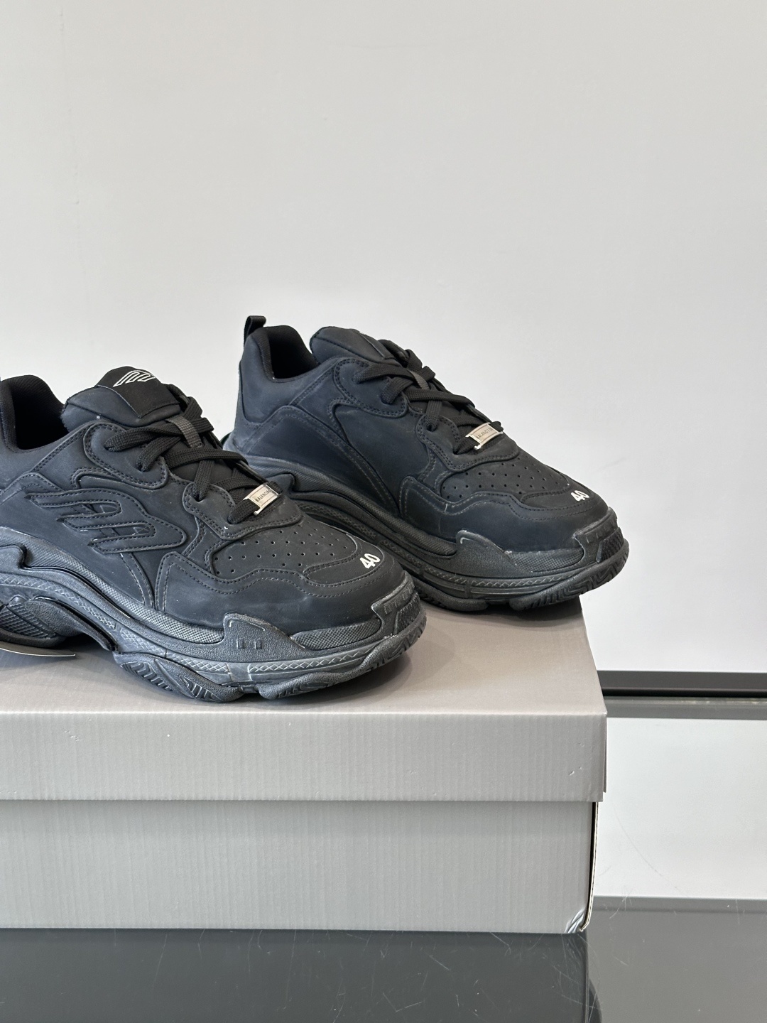𝐁𝐀𝐋𝐄𝐍𝐂𝐈𝐀𝐆𝐀 🔥巴黎世家新款Triple S撞上3B Sports Icon
今天给你们带来一款