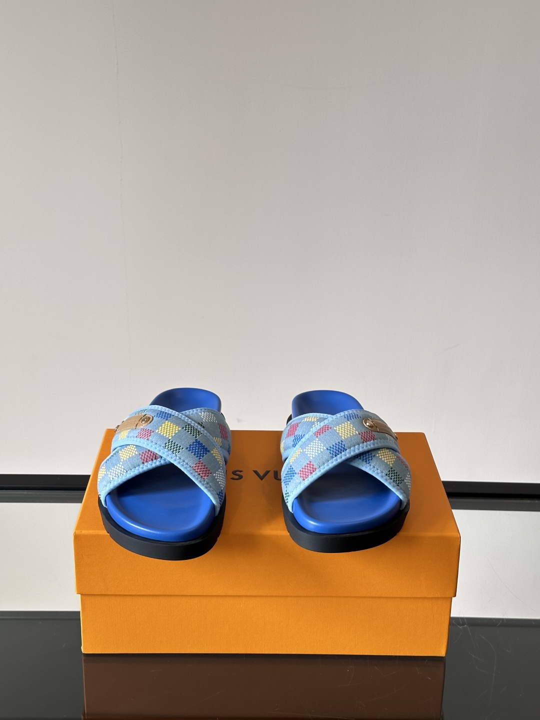  𝐋𝐎𝐔𝐈𝐒 𝐕𝐔𝐈𝐓𝐓𝐎𝐍# 路易威登 驴牌夏日新款休闲沙滩拖鞋  高级感十足！国内外博主刷爆的一款，