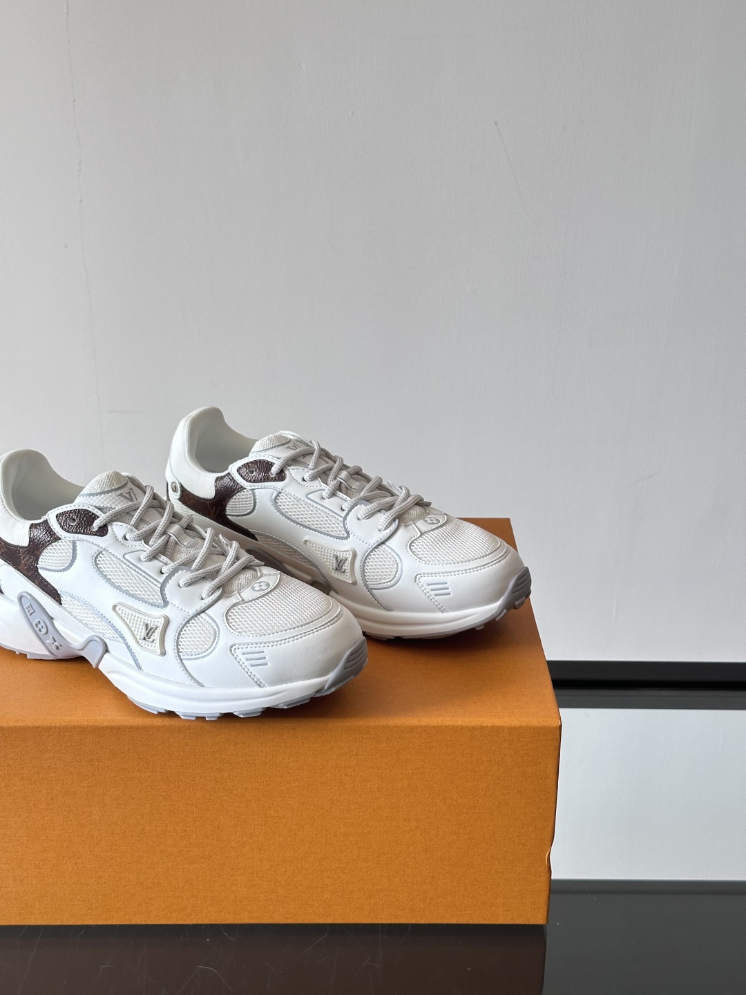  𝐋𝐨𝐮𝐢𝐬 𝐕𝐮𝐢𝐭𝐭𝐨𝐧 𝐎𝐥𝐲𝐦𝐩𝐢𝐚路易威登新品情侣款👫休闲运动鞋 LV也有自己的银角大王了❕ 