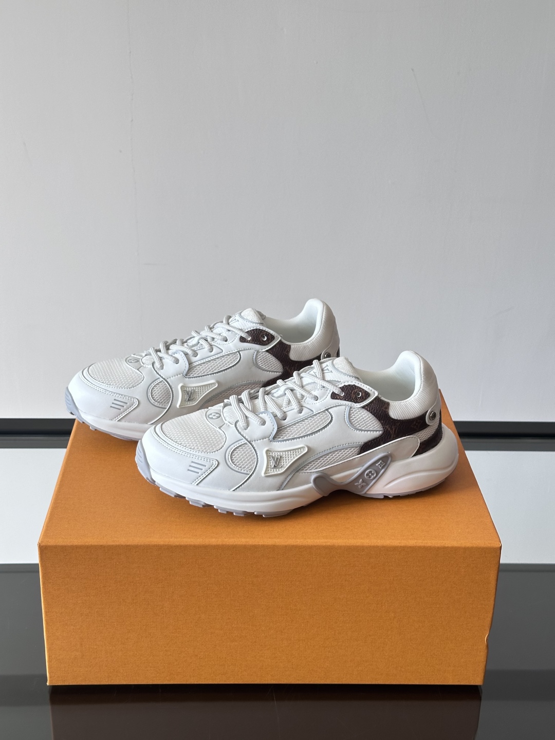  𝐋𝐨𝐮𝐢𝐬 𝐕𝐮𝐢𝐭𝐭𝐨𝐧 𝐎𝐥𝐲𝐦𝐩𝐢𝐚路易威登新品情侣款👫休闲运动鞋 LV也有自己的银角大王了❕ 