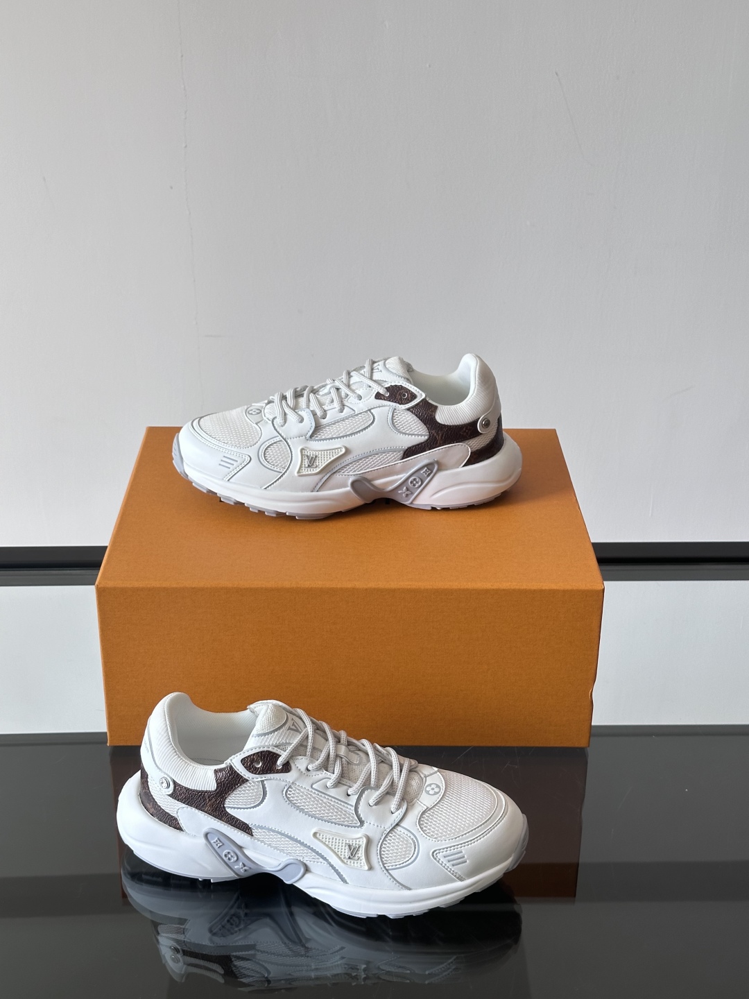  𝐋𝐨𝐮𝐢𝐬 𝐕𝐮𝐢𝐭𝐭𝐨𝐧 𝐎𝐥𝐲𝐦𝐩𝐢𝐚路易威登新品情侣款👫休闲运动鞋 LV也有自己的银角大王了❕ 