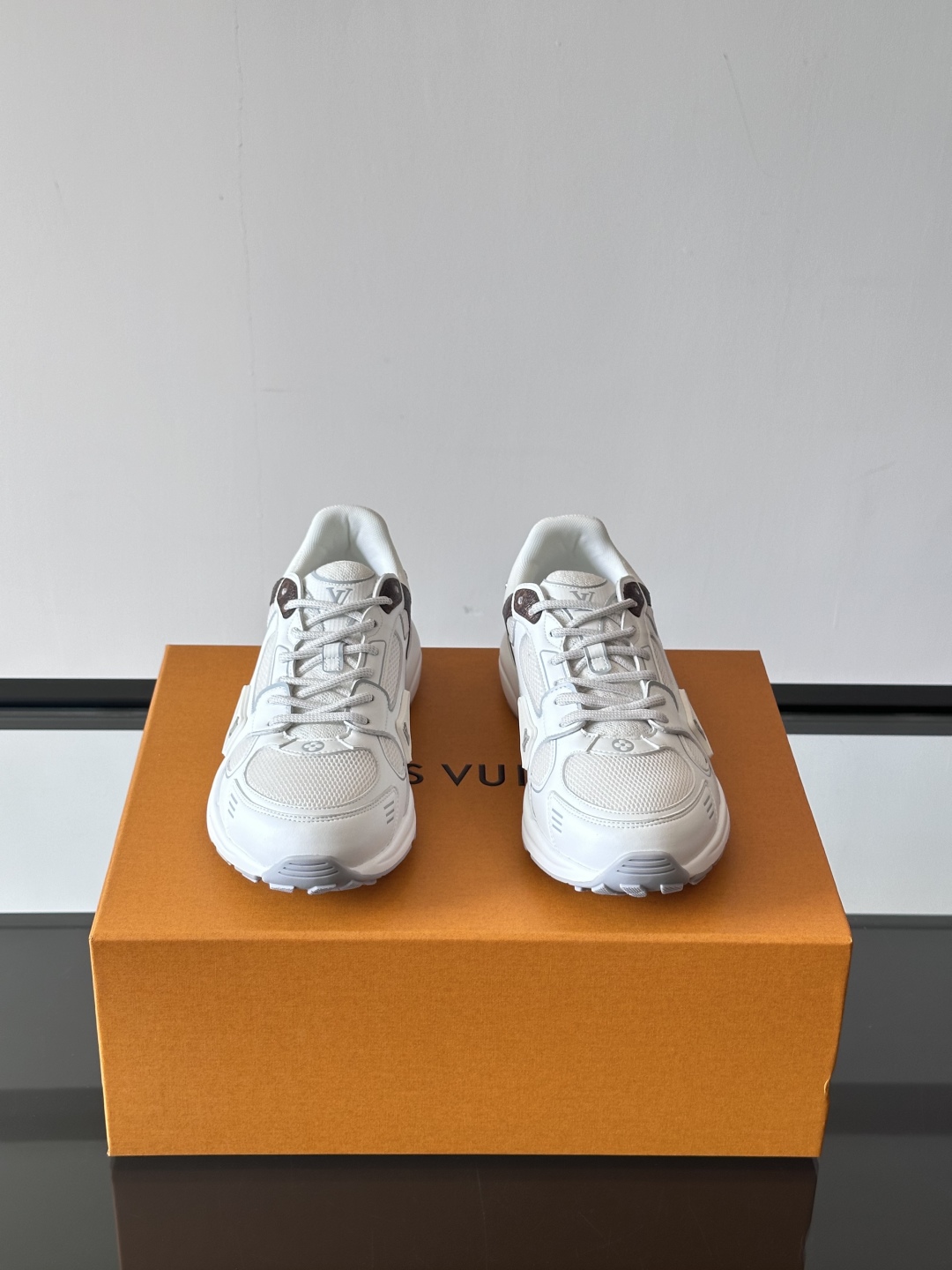  𝐋𝐨𝐮𝐢𝐬 𝐕𝐮𝐢𝐭𝐭𝐨𝐧 𝐎𝐥𝐲𝐦𝐩𝐢𝐚路易威登新品情侣款👫休闲运动鞋 LV也有自己的银角大王了❕ 