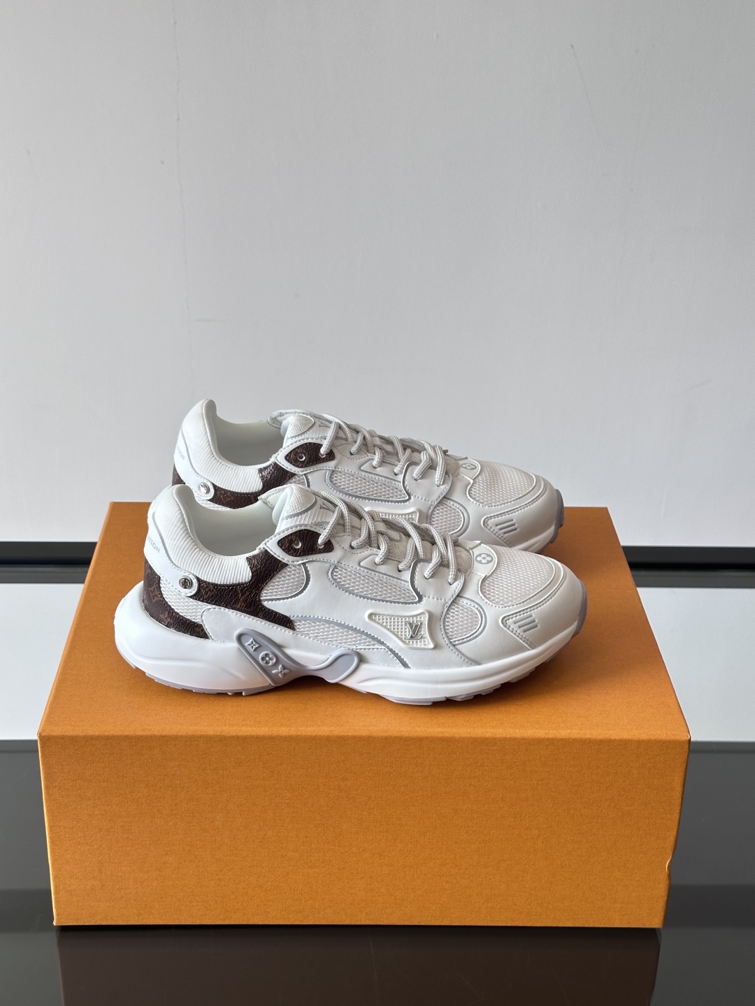  𝐋𝐨𝐮𝐢𝐬 𝐕𝐮𝐢𝐭𝐭𝐨𝐧 𝐎𝐥𝐲𝐦𝐩𝐢𝐚路易威登新品情侣款👫休闲运动鞋 LV也有自己的银角大王了❕ 