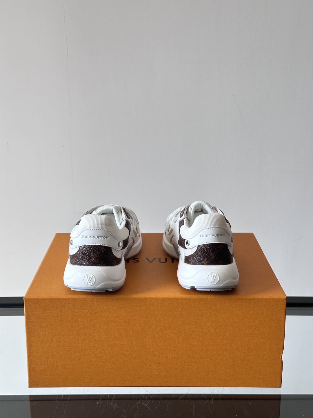  𝐋𝐨𝐮𝐢𝐬 𝐕𝐮𝐢𝐭𝐭𝐨𝐧 𝐎𝐥𝐲𝐦𝐩𝐢𝐚路易威登新品情侣款👫休闲运动鞋 LV也有自己的银角大王了❕ 