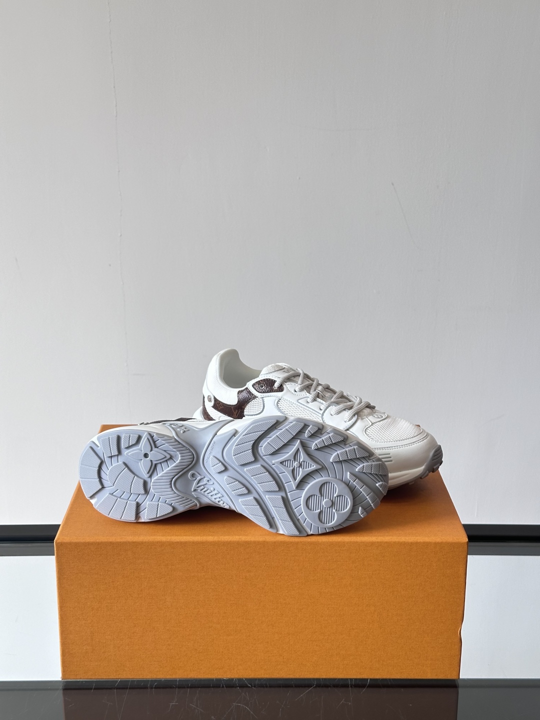  𝐋𝐨𝐮𝐢𝐬 𝐕𝐮𝐢𝐭𝐭𝐨𝐧 𝐎𝐥𝐲𝐦𝐩𝐢𝐚路易威登新品情侣款👫休闲运动鞋 LV也有自己的银角大王了❕ 